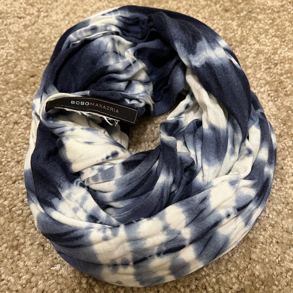 BCBG Infiniti scarf